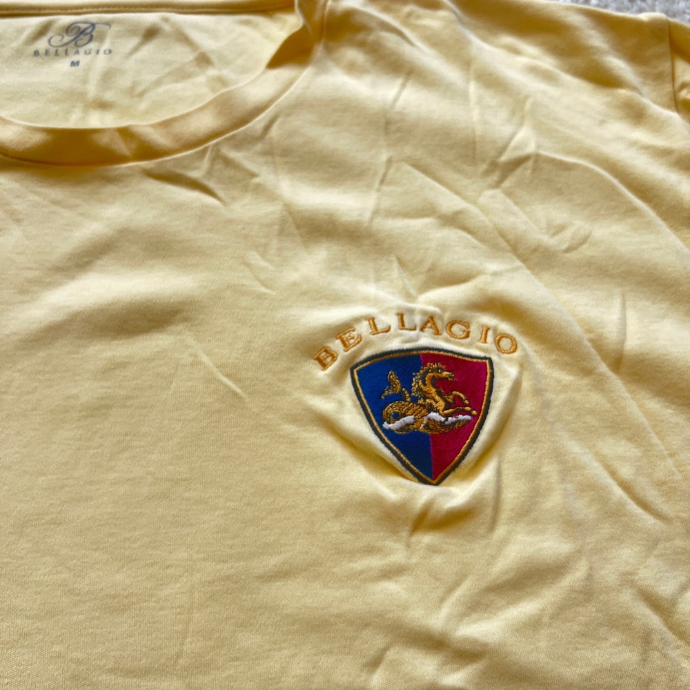 🎲 Vintage Bellagio Las Vegas Embroidered Crest T-Shirt - Pastel Yellow Size M 🎲